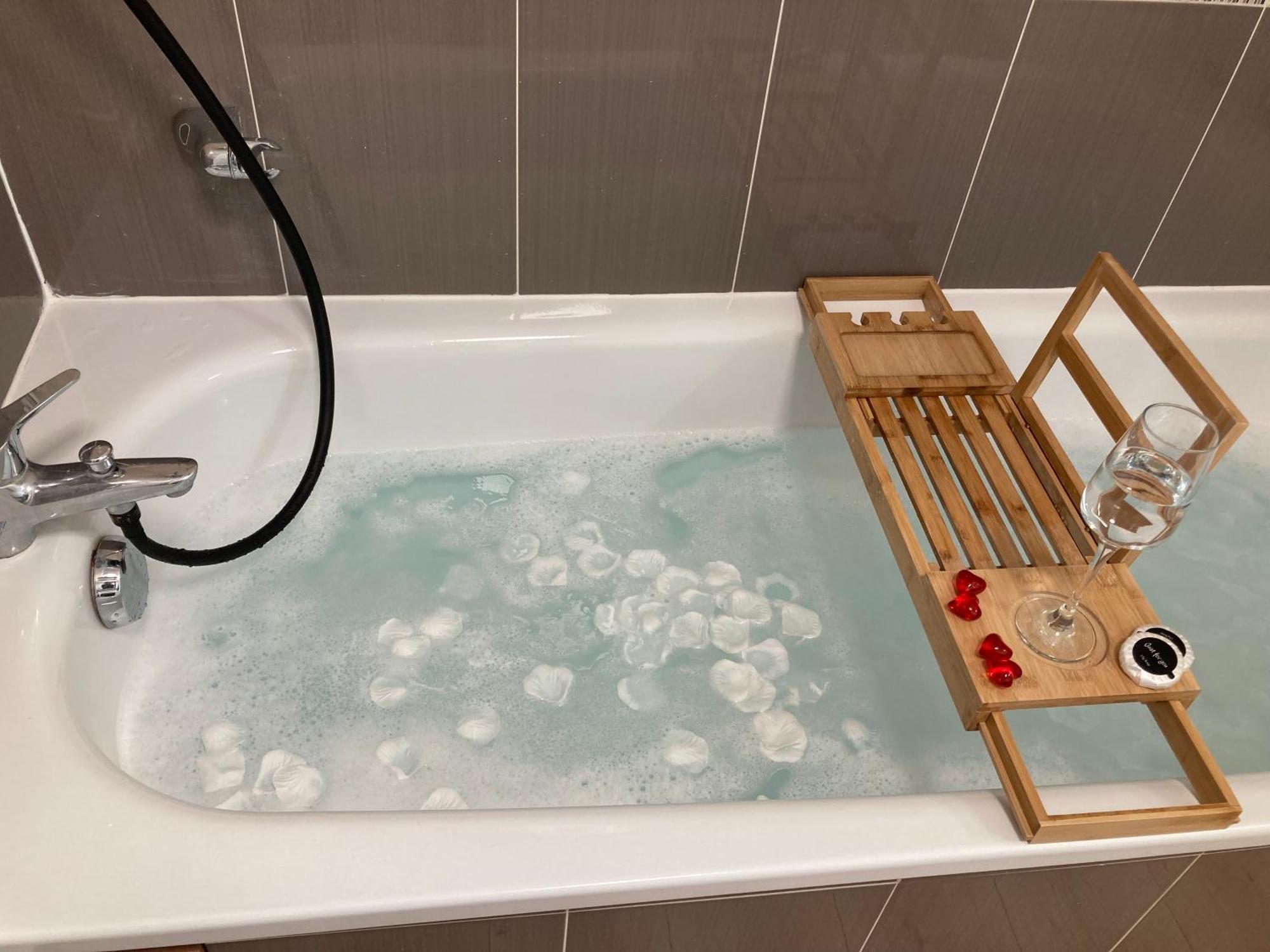 Comfort And Tranquility Near Lyon And Groupama Stadium, 4 Personnes Meyzieu Buitenkant foto