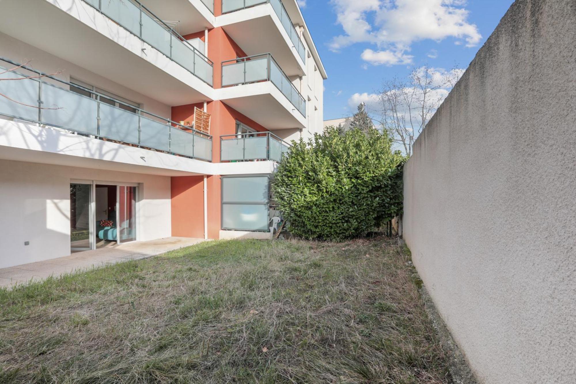 Comfort And Tranquility Near Lyon And Groupama Stadium, 4 Personnes Meyzieu Buitenkant foto